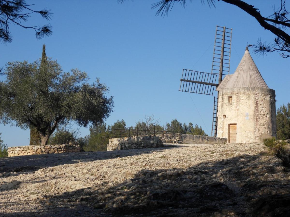 Lou Meinado Saint-Martin-de-Crau Bagian luar foto